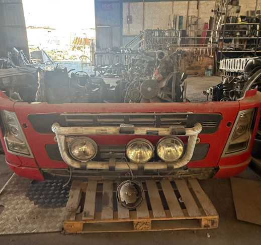 Frontal Completo Volvo FH — Parrilla + Luces + Bumper