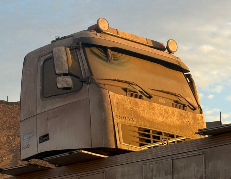 Cabina Corta Volvo FM 450 — Estructura Completa Original