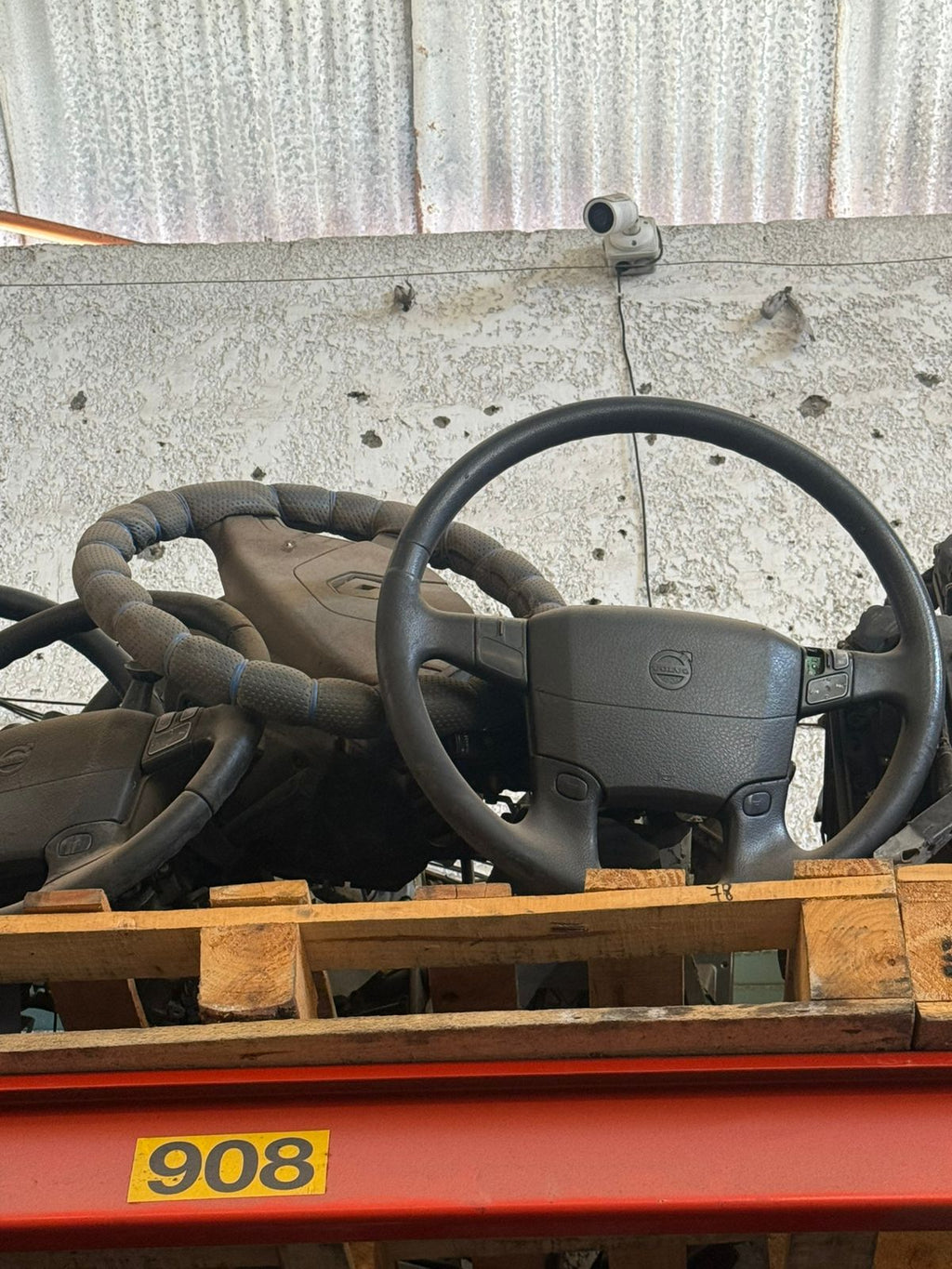 Conjunto de Conducción Volvo – Volante Original y Pedalera Completa