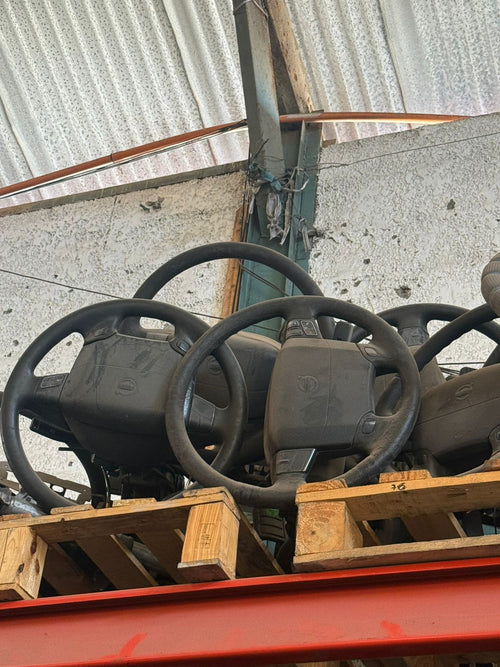 Conjunto de Conducción Volvo – Volante Original y Pedalera Completa